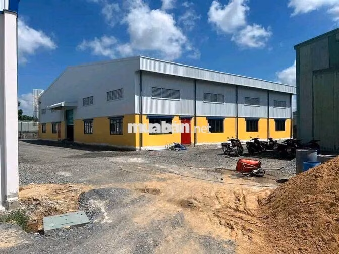 xưởng ngoài KCN ĐỨC HÒA LONG An giá 3,2$/ m