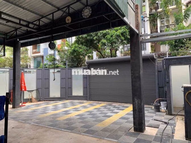 Cho thuê mặt bằng góc 2 mặt tiền. 218m2. Điện 3 pha. Kề Vạn Phúc Ql13