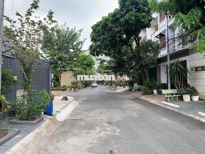 Cho thuê mặt bằng góc 2 mặt tiền. 218m2. Điện 3 pha. Kề Vạn Phúc Ql13