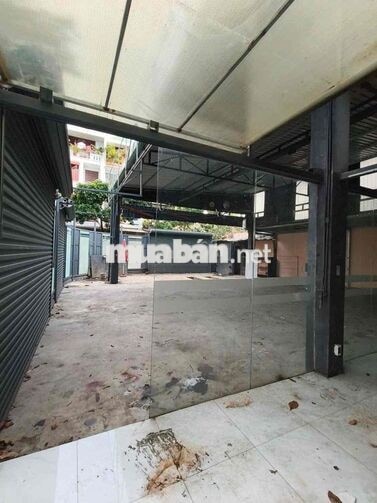 Cho thuê mặt bằng góc 2 mặt tiền. 218m2. Điện 3 pha. Kề Vạn Phúc Ql13