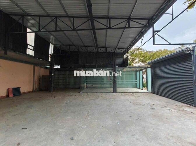 Cho thuê mặt bằng góc 2 mặt tiền. 218m2. Điện 3 pha. Kề Vạn Phúc Ql13