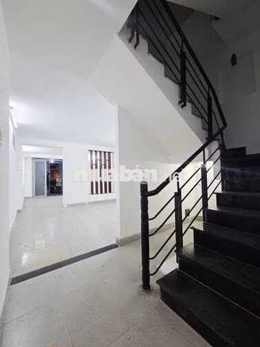 CHO THUÊ CĂN MT KÊNH TÂN HOÁ : 4 x 17 M đúc 2,5 LẦU : 3 PN , 2 Wc 