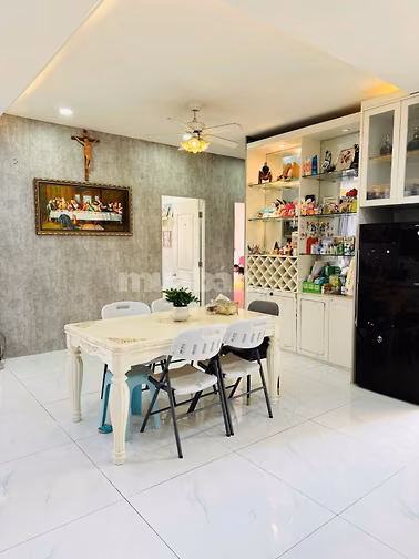 Cần cho thuê căn hộ Dragon Hill 1, 3 phòng ngủ, full nội thất 122m2