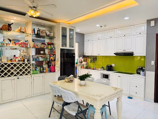 Cần cho thuê căn hộ Dragon Hill 1, 3 phòng ngủ, full nội thất 122m2