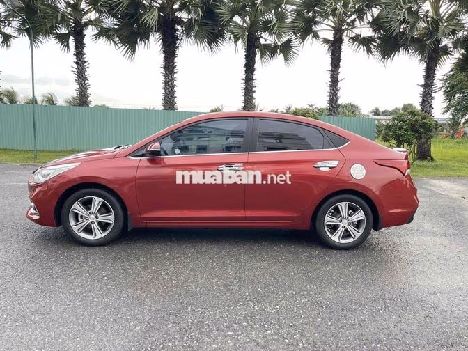 Hyundai Accent 1.4,tự động,bản đủ,màu Đỏ 31.309 km