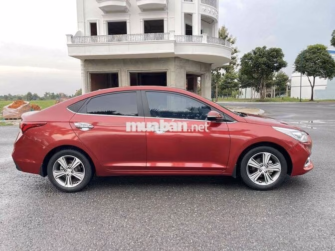 Hyundai Accent 1.4,tự động,bản đủ,màu Đỏ 31.309 km