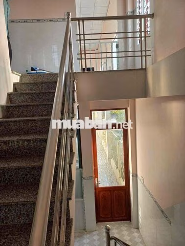 CHO THUÊ TẦNG TRÊN CĂN NHÀ THOÁNG MÁT- CÓ BAN CÔNG