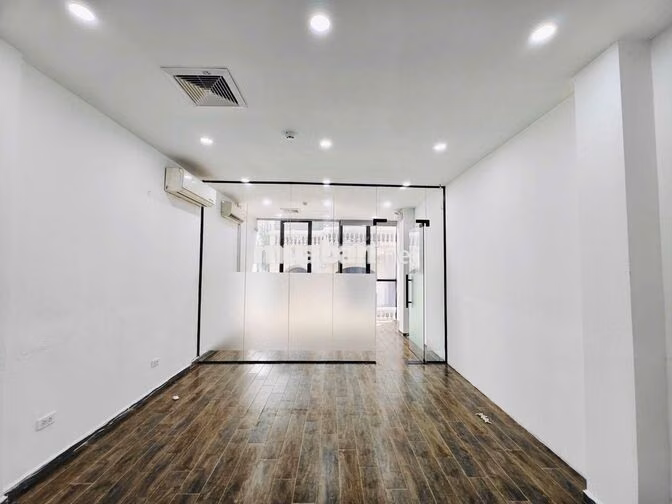 Cho thuê văn phòng 75m2 tại Hoàng Cầu đường ô tô tránh nhau