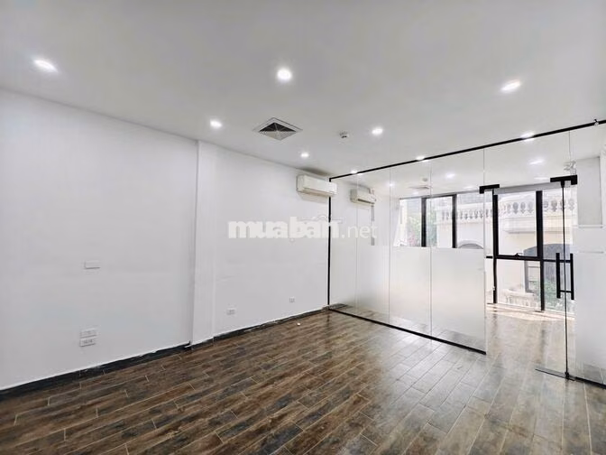 Cho thuê văn phòng 75m2 tại Hoàng Cầu đường ô tô tránh nhau