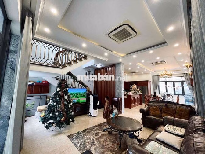 Biệt thự Đặng Thuỳ Trâm p.13 Bình Thạnh chỉ 30 tỷ. vị trí đẹp dân trí