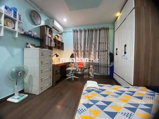 chính chủ cần bán gấp nhà 3 tầng, đã sửa sang lại toàn bộ