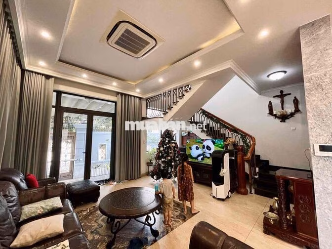 Biệt thự Đặng Thuỳ Trâm p.13 Bình Thạnh chỉ 30 tỷ. vị trí đẹp dân trí