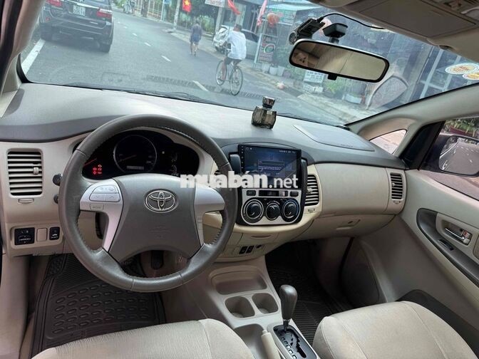 Toyota Innova 2.0G 2013 Số tự động