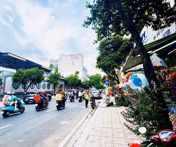 Bán nhà mặt tiền kinh doanh Nguyễn Trãi