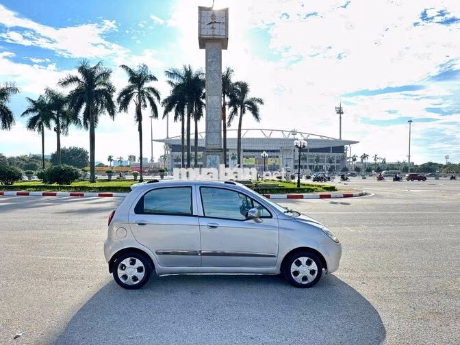 Chevrolet Spark 2010 màu bạc số sàn