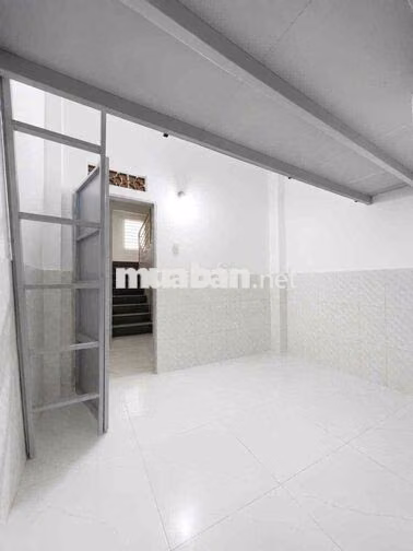 Mặt bằng kinh doanh chợ Đảo KCN Lê Minh Xuân giá 2tr5