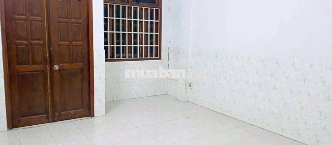 nhà mặt tiền đường đông đúc kế bên trường hoc ,chợ .kd mọi ngàn nghề 