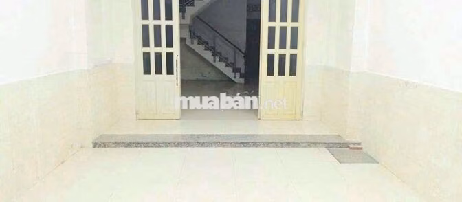 nhà mặt tiền đường đông đúc kế bên trường hoc ,chợ .kd mọi ngàn nghề 