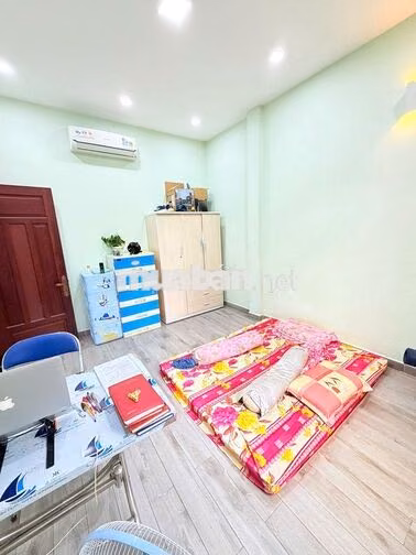 Cho thuê lầu 1 MT Năm Châu P. Bảy Hiền, 90m2, lối đi riêng.