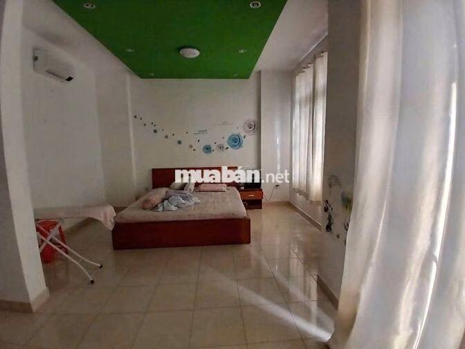 Nhà nguyên căn đẹp, nhiều ánh sáng tự nhiên, không gian sống thoải mái