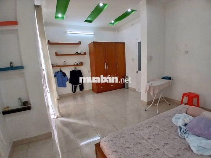 Nhà nguyên căn đẹp, nhiều ánh sáng tự nhiên, không gian sống thoải mái