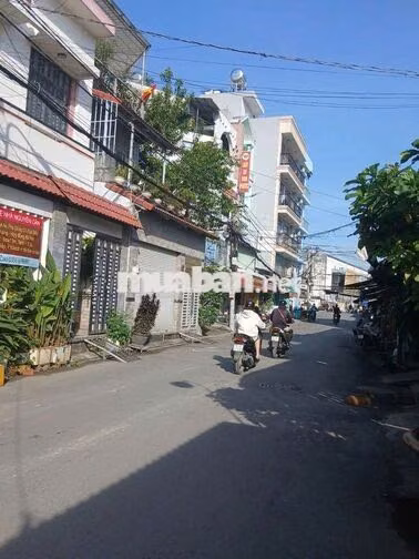 Nhà nguyên căn đẹp, nhiều ánh sáng tự nhiên, không gian sống thoải mái