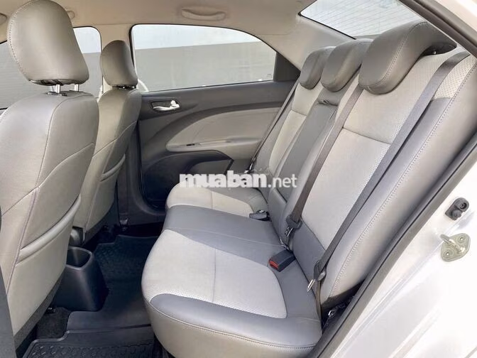 Kia Soluto 2022 số sàn màu trắng, bản Deluxe