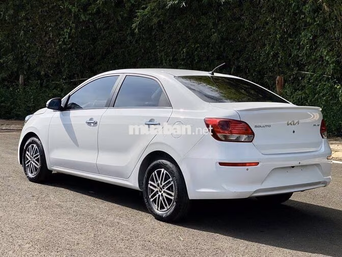 Kia Soluto 2022 số sàn màu trắng, bản Deluxe
