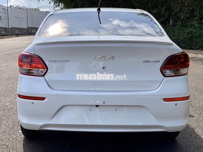 Kia Soluto 2022 số sàn màu trắng, bản Deluxe