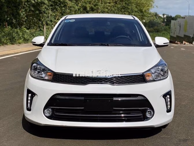 Kia Soluto 2022 số sàn màu trắng, bản Deluxe