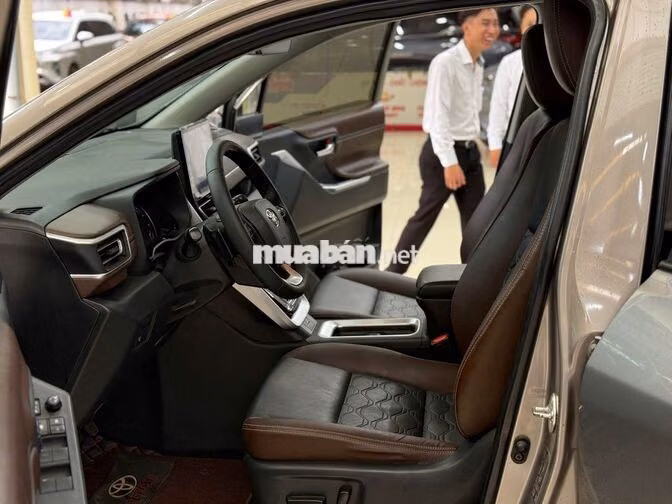 Innova Cross V 2024 - CTY XHĐ đủ - Giá Còn Giảm