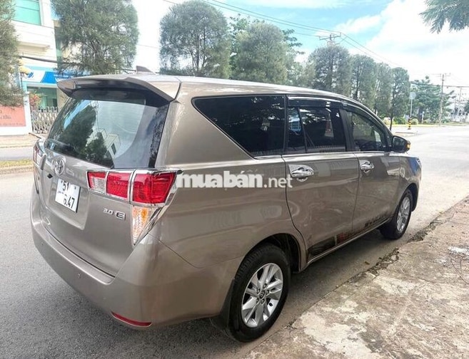 Toyota INNOVA 2019E Nâu đồng Số sàn Xe GiaĐình bán