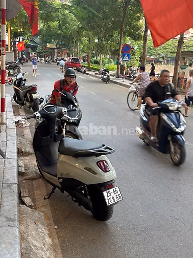 Cho thuê mặt bằng (mặt HỒ LINH QUANG) để kinh doanh - 1 tầng - mặt tiề