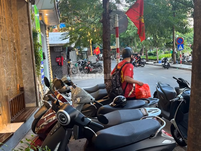 Cho thuê mặt bằng (mặt HỒ LINH QUANG) để kinh doanh - 1 tầng - mặt tiề