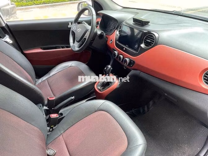 Hyundai Grand i10 2018 Tự động Trắng 8 vạn km
