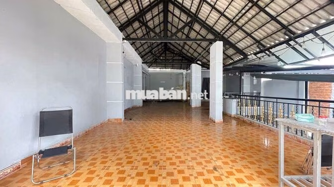 BÁN NHÀ SÂN VƯỜN GẦN CHỢ BÀ ĐIỂM, MT ĐƯỜNG 10M