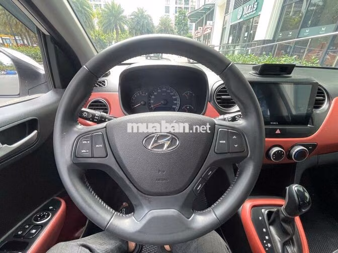 Hyundai Grand i10 2018 Tự động Trắng 8 vạn km