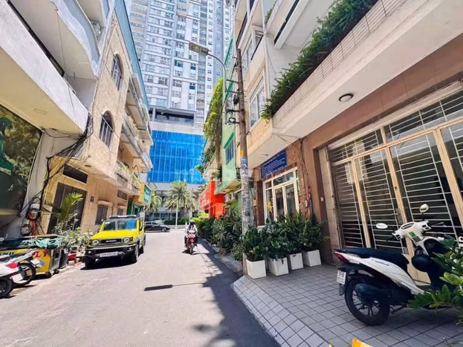 HÀNG HIẾM Q10! 4x16m – 5 TẦNG – VỊ TRÍ KINH DOANH SẦM UẤT