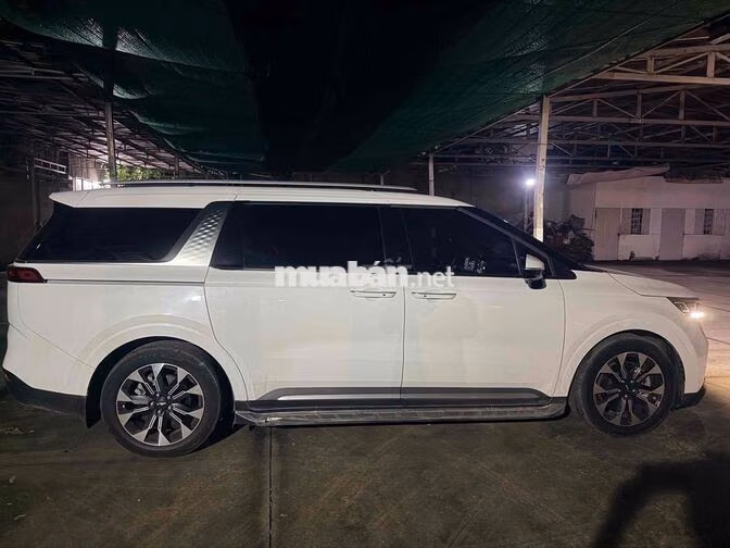 Kia Carnival Signature 2.2 2022 Trắng 68.000km