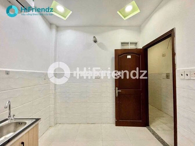 NHÀ SẠCH SẼ THANG MÁY GỌN GÀNG CHO 1-2 NGƯỜI Ở Y HÌNH NGAY KHU TÊN LỬA