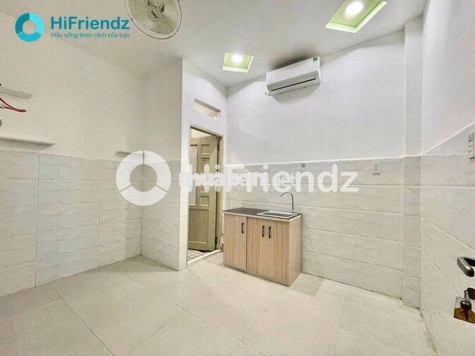 NHÀ SẠCH SẼ THANG MÁY GỌN GÀNG CHO 1-2 NGƯỜI Ở Y HÌNH NGAY KHU TÊN LỬA