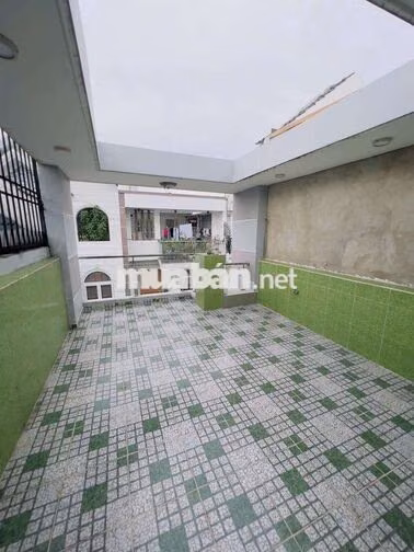 cho thuê nhà sạch đẹp 3.5 tấm hẻm xe hơi 1122 Quang Trung Gò Vấp 15tr