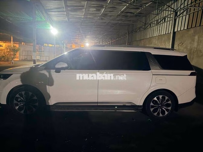 Kia Carnival Signature 2.2 2022 Trắng 68.000km