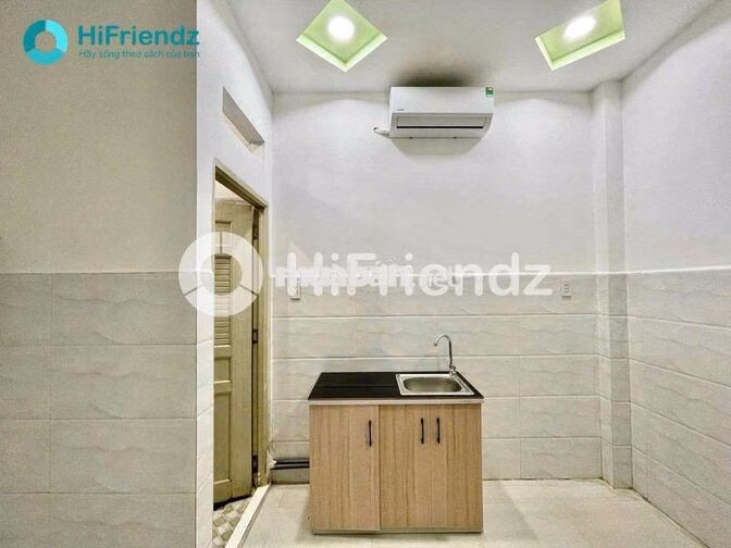 NHÀ SẠCH SẼ THANG MÁY GỌN GÀNG CHO 1-2 NGƯỜI Ở Y HÌNH NGAY KHU TÊN LỬA