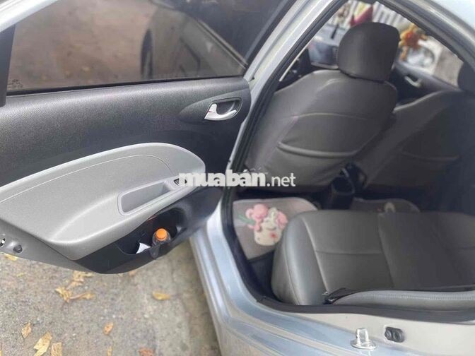 Kia Soluto Số sàn Bạc