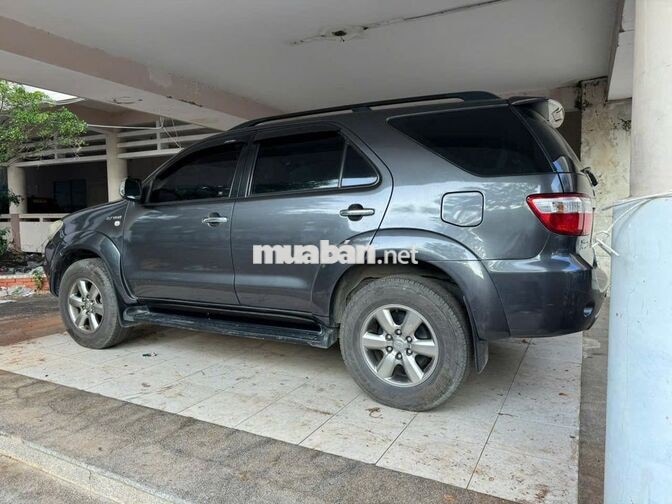 Fortuner Tự động Xám, công ty xuất hoá đơn