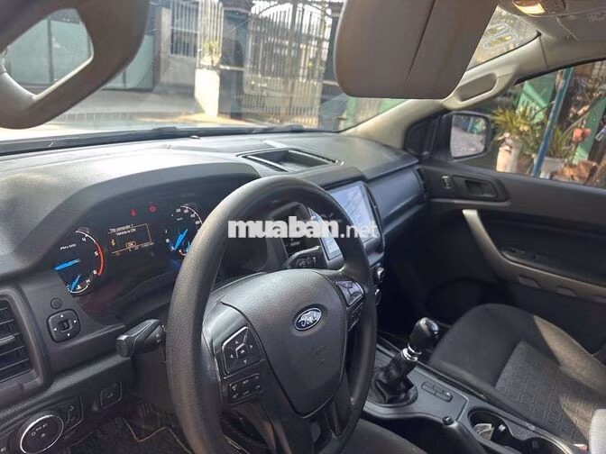 Ford Ranger XLS MT 2022 Trắng Số sàn
