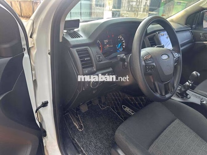 Ford Ranger XLS MT 2022 Trắng Số sàn