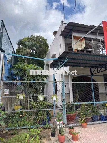 cho thuê nhà rộng rãi 250m2 mặt tiền kênh 5p ngủ sạch sẽ ở ngay giá rẻ