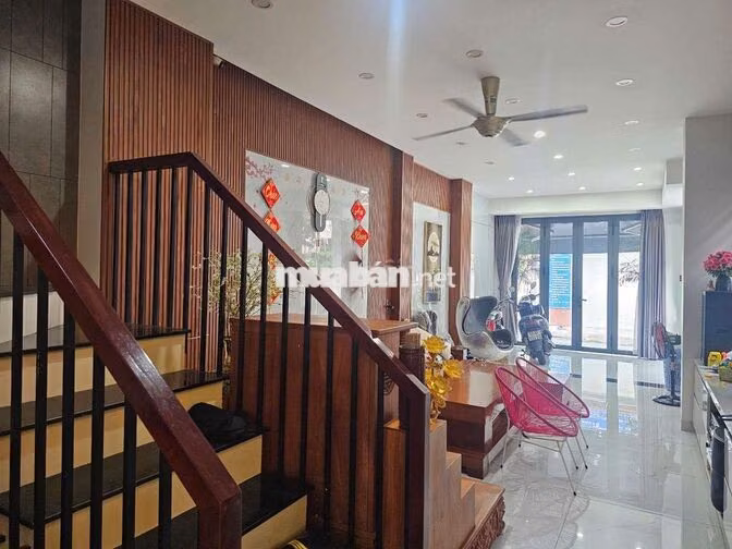 NỢ NGÂN HÀNG CẦN BÁN GẤP NHÀ 2MT GÓC ĐẸP SÁT CHỢ LIÊN KHU 5-6
